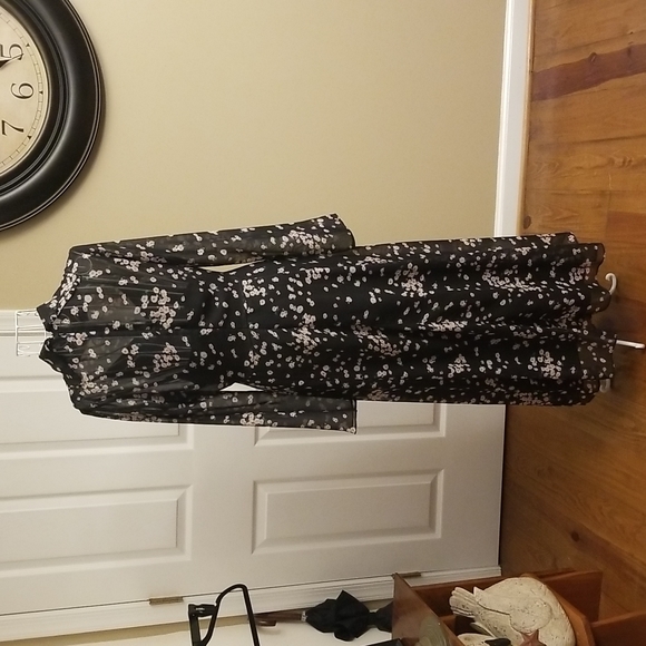 Gorgeous women's CAARA black floral dress - Picture 8 of 12